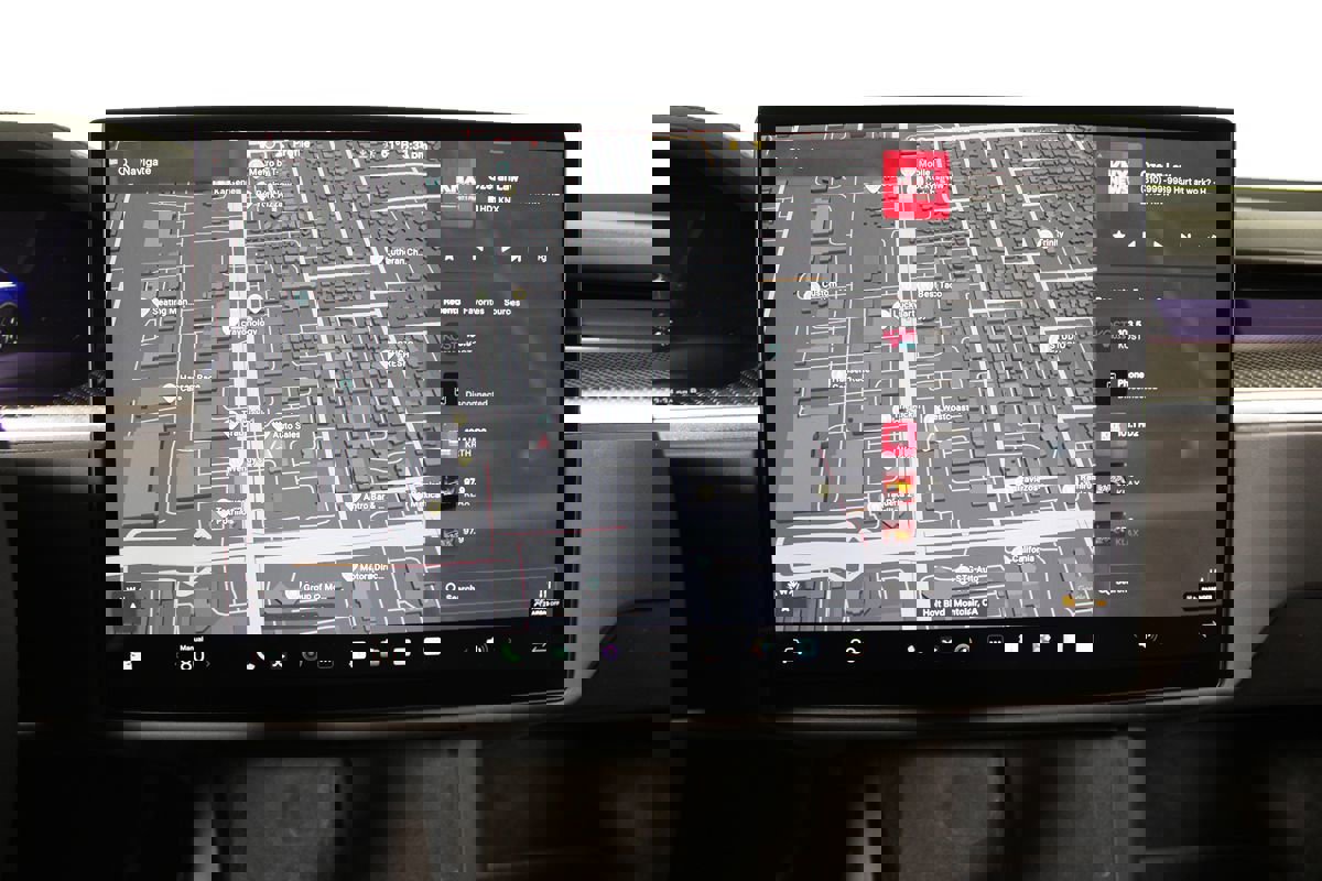 Used 2022 Tesla Model X Plaid image 13