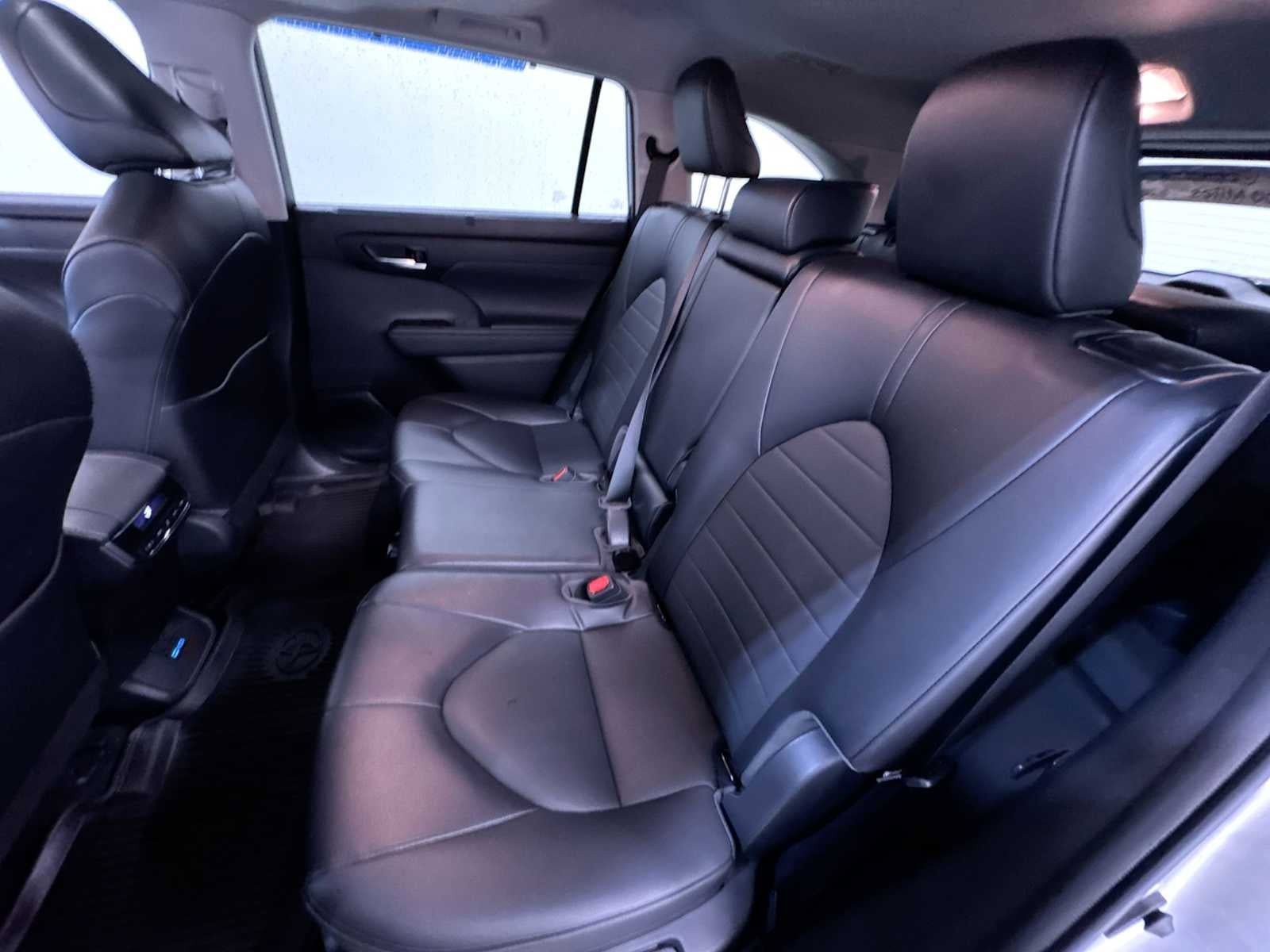 Used 2022 Toyota Highlander XLE image 37