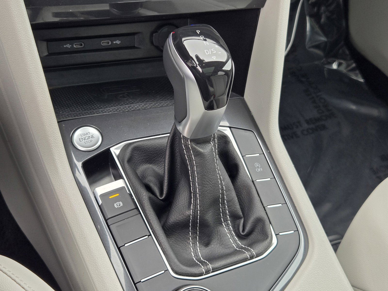 Used 2022 Volkswagen Tiguan SE w/ Panoramic Sunroof Package image 21