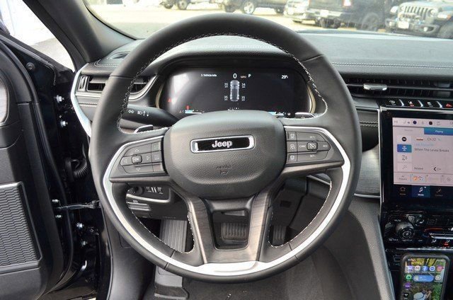 New 2025 Jeep Grand Cherokee Limited image 16