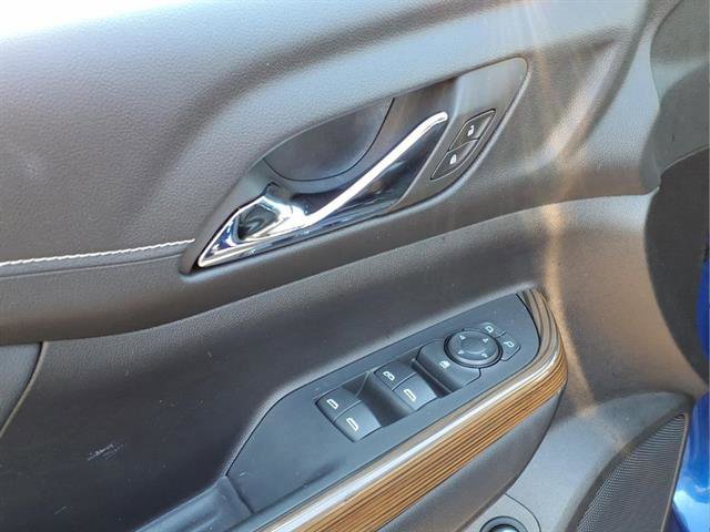 Used 2023 GMC Acadia SLE image 14