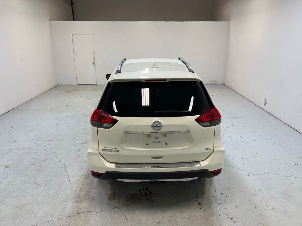 Used 2017 Nissan Rogue SL image 3