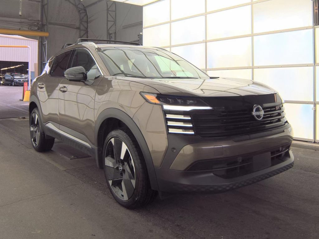 Used 2026 Nissan Kicks SR FWD image 6