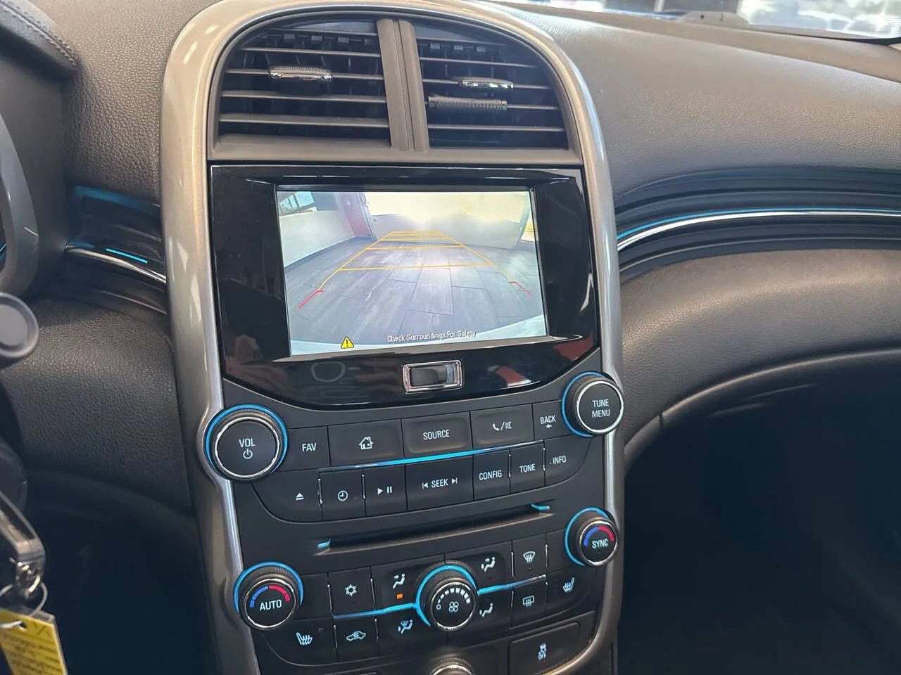 Used 2015 Chevrolet Malibu LT w/ Leather Package FWD image 25