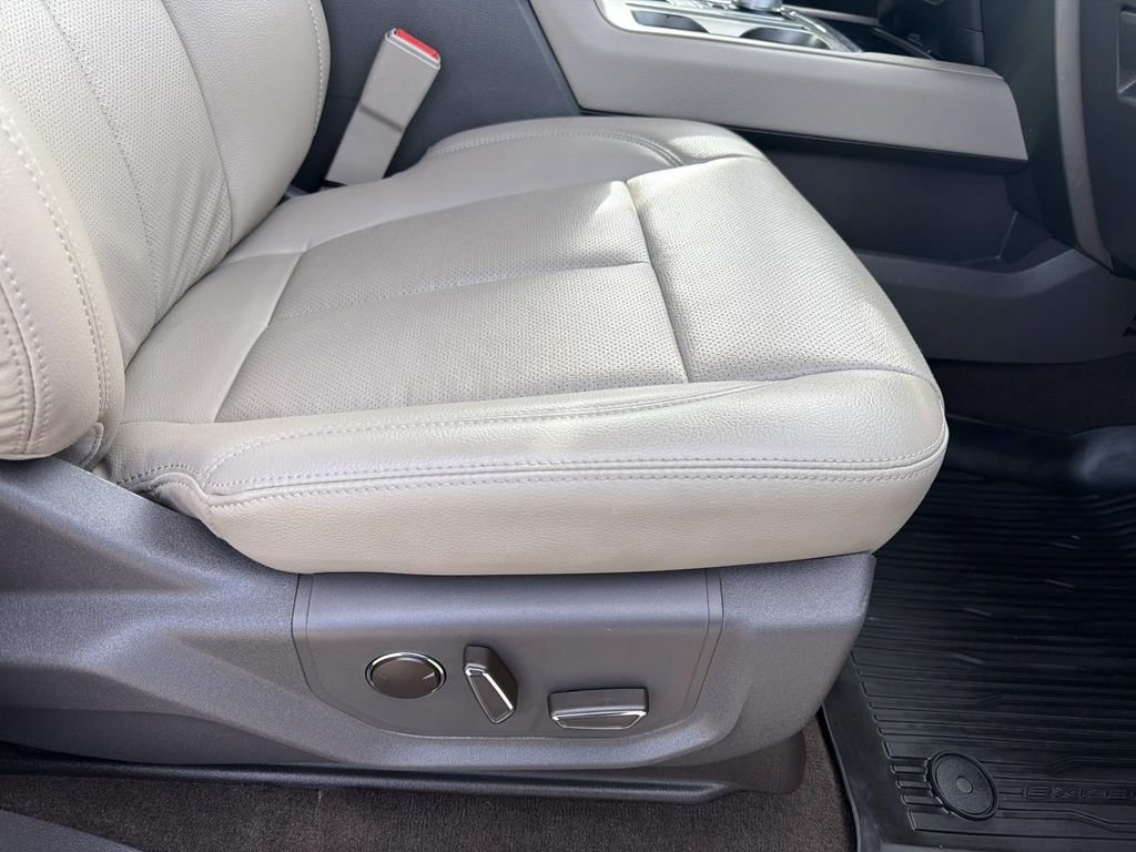 Used 2019 Ford Expedition XLT w/ Equipment Group 202A RWD image 15