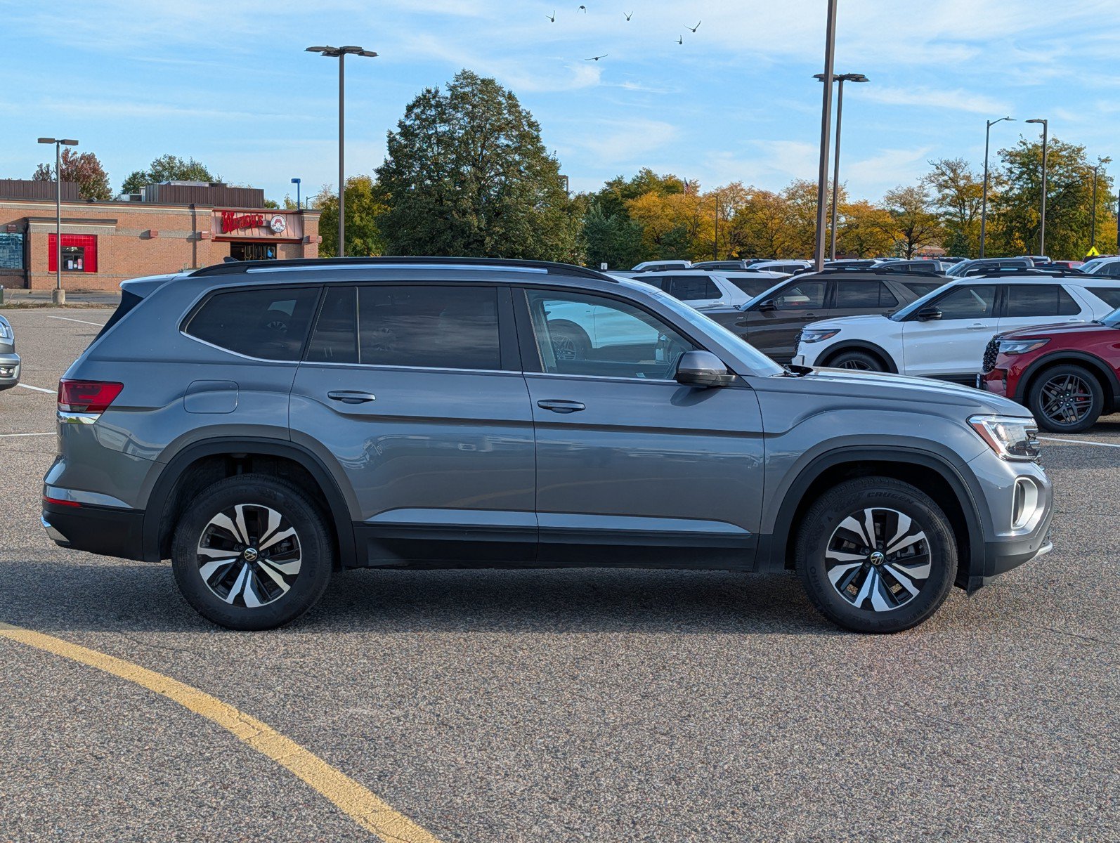 Used 2025 Volkswagen Atlas SE AWD/4WD image 6