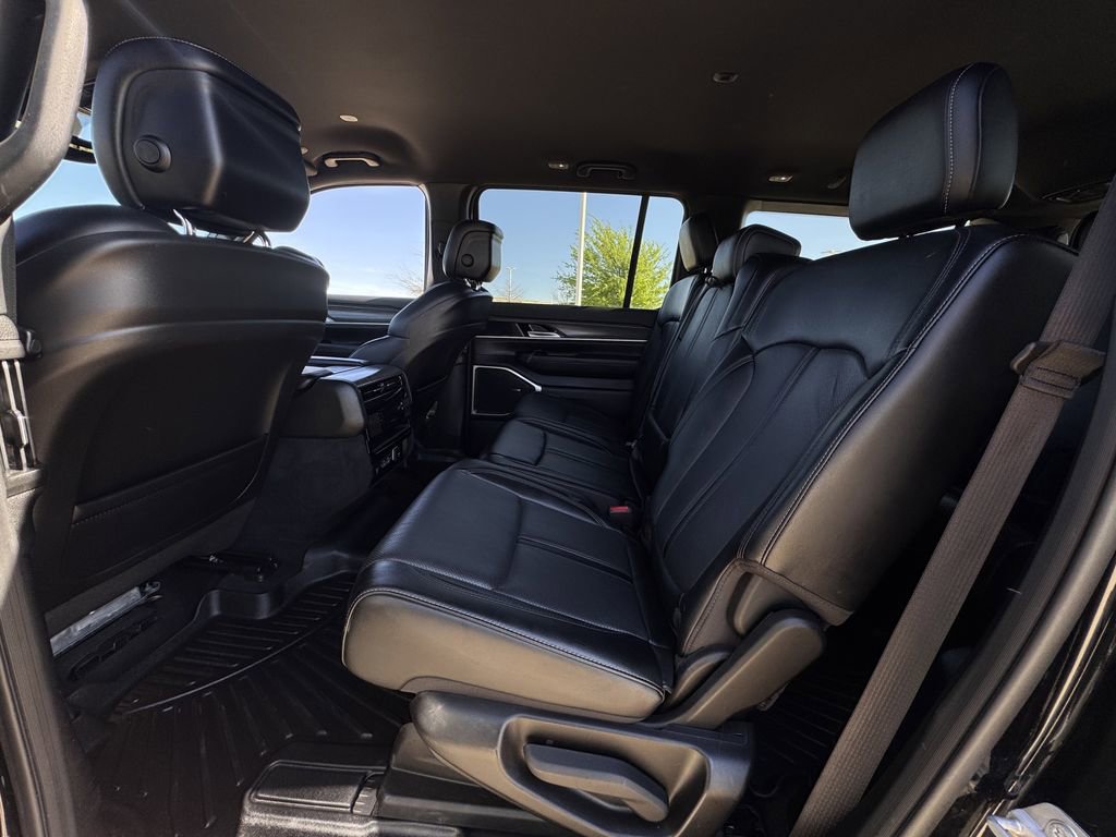 Used 2024 Jeep Wagoneer Series II w/ Flexible Seating Group image 28