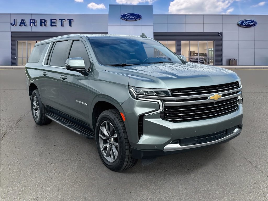 Used 2024 Chevrolet Suburban LT w/ Luxury Package RWD image 1
