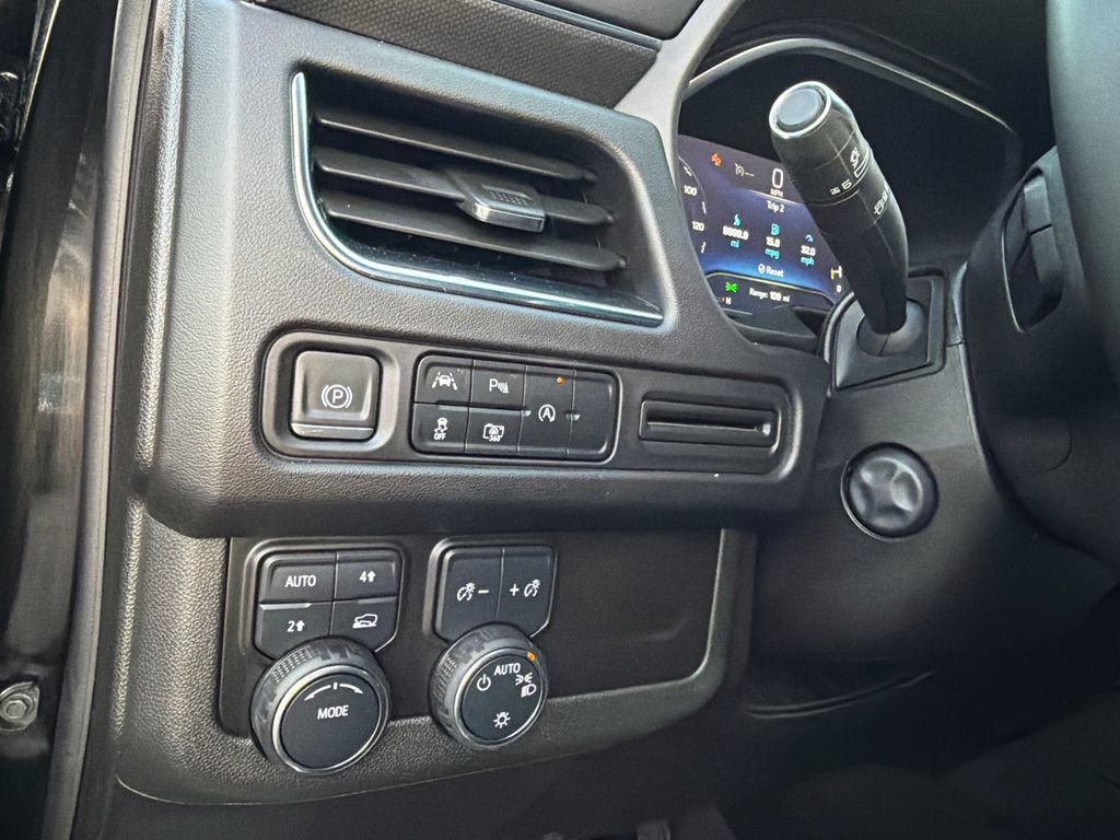 Used 2024 Chevrolet Suburban RST w/ Luxury Package image 34