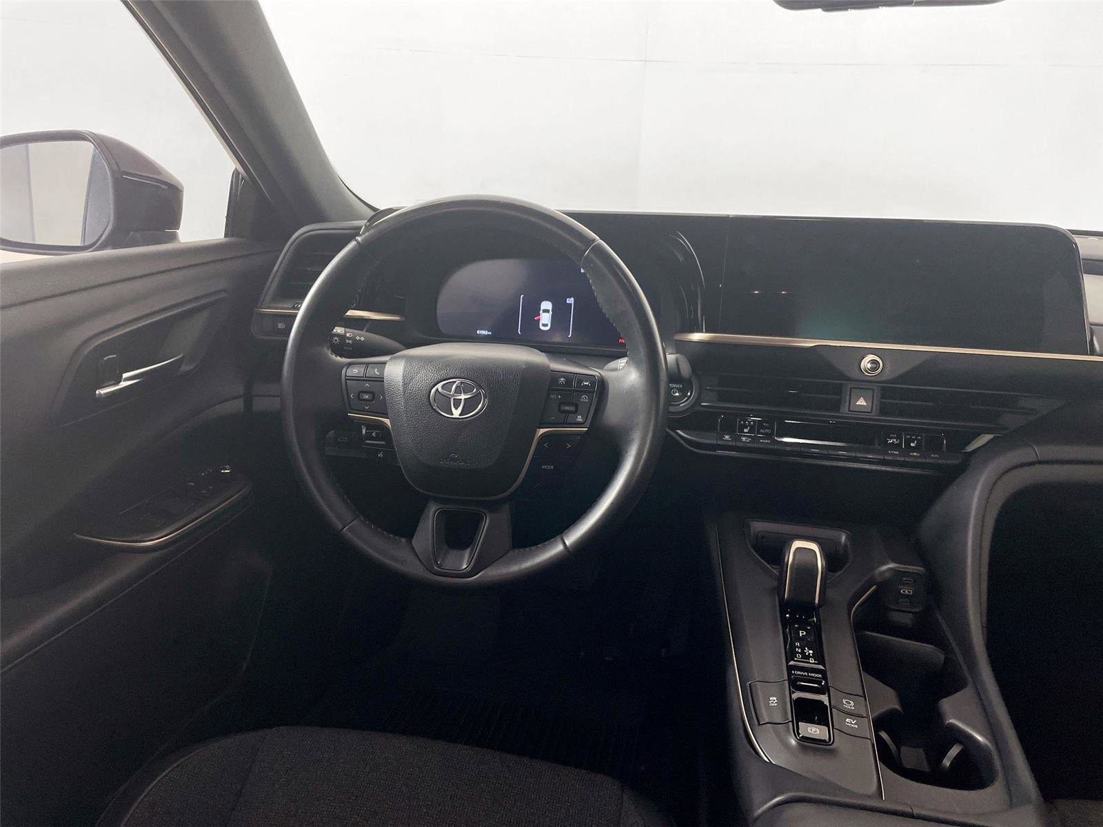Used 2023 Toyota Crown AWD/4WD image 2