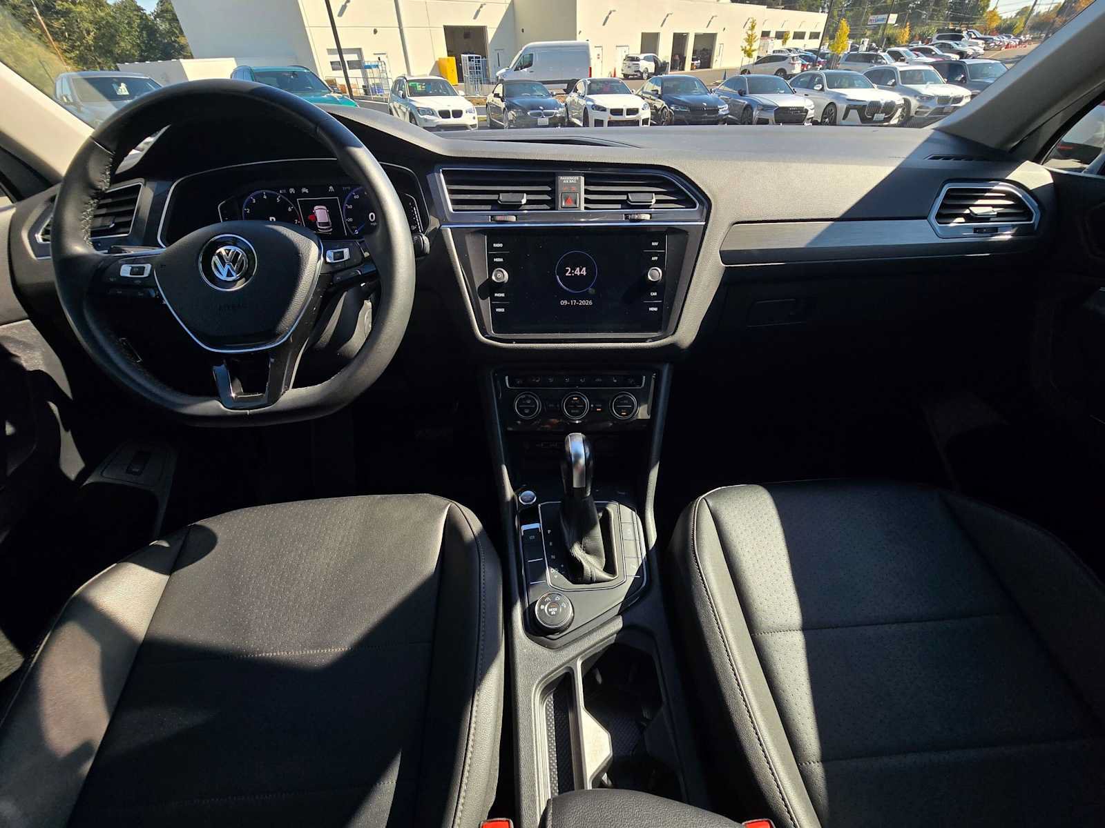 Used 2020 Volkswagen Tiguan SEL AWD/4WD image 18