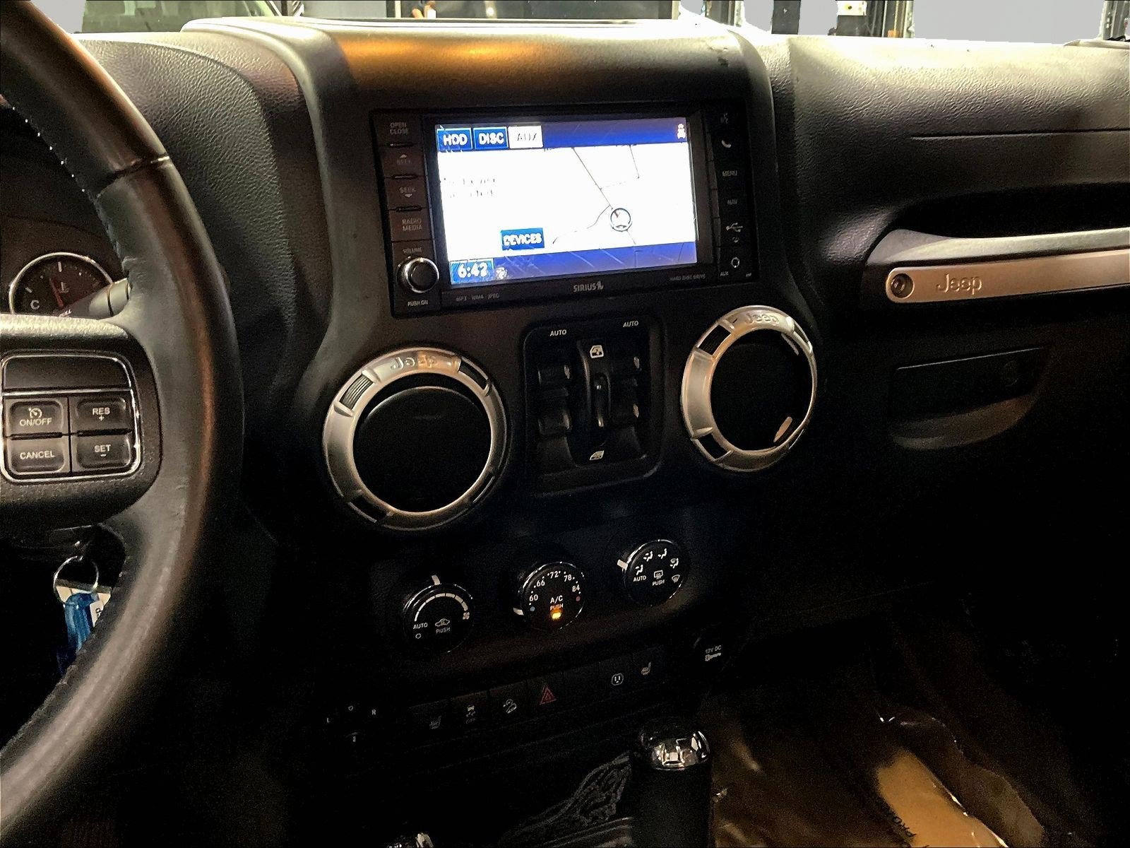 Used 2015 Jeep Wrangler Unlimited Sahara w/ Connectivity Group AWD/4WD image 9