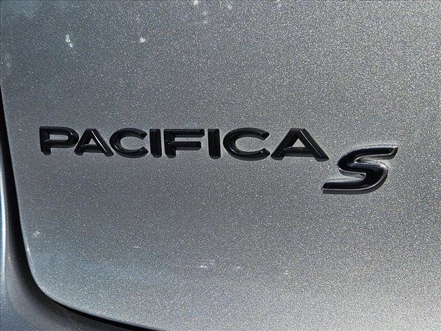 Used 2018 Chrysler Pacifica Touring Plus w/ S Appearance Package FWD image 29