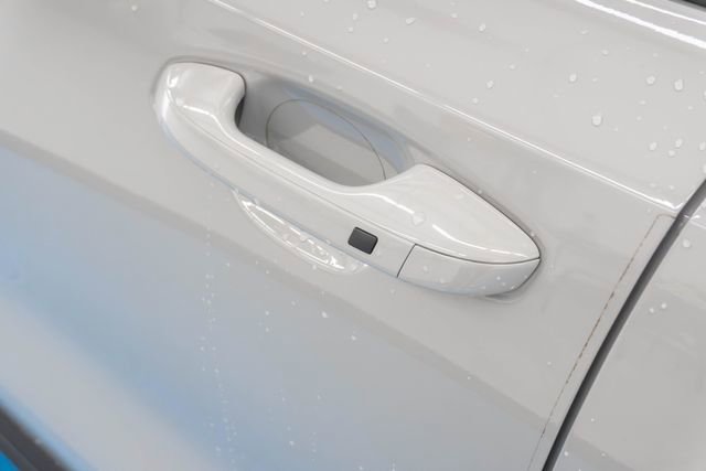 Used 2024 Kia Sorento S w/ Panoramic Sunroof Package FWD image 3