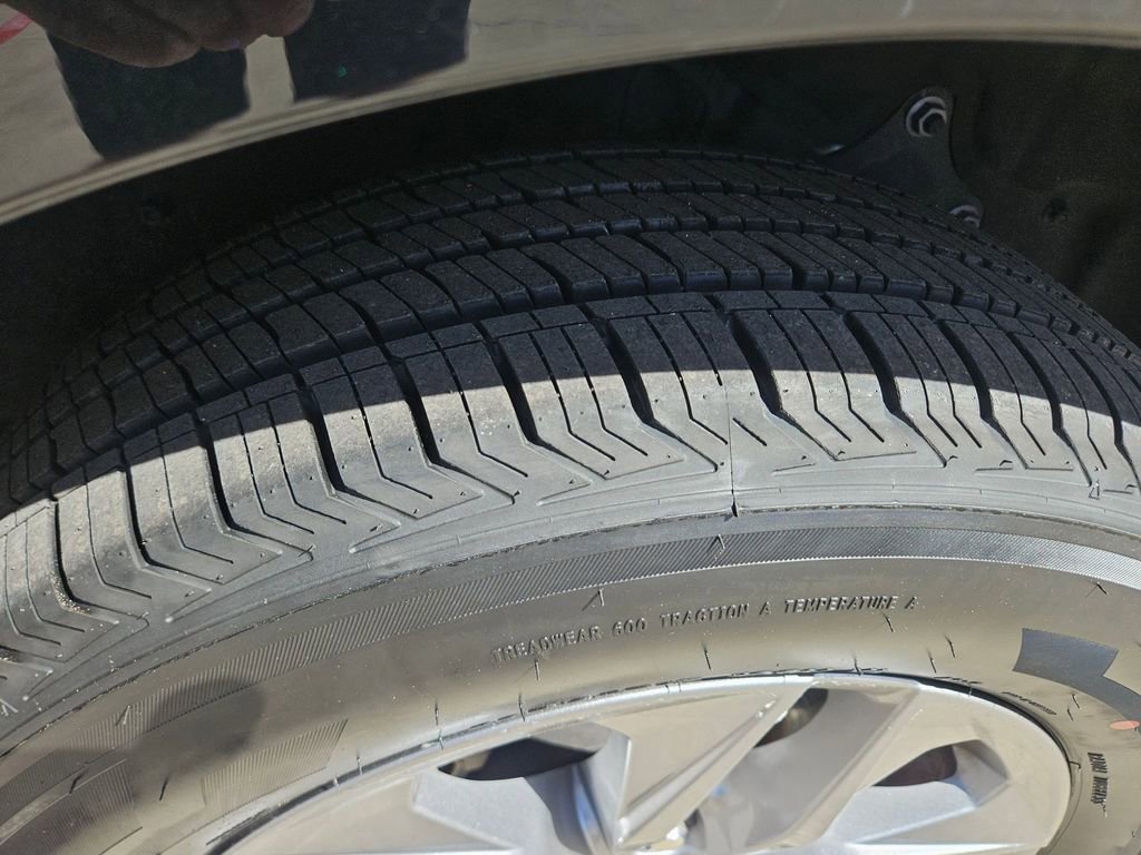 Used 2025 Toyota Sienna LE image 26