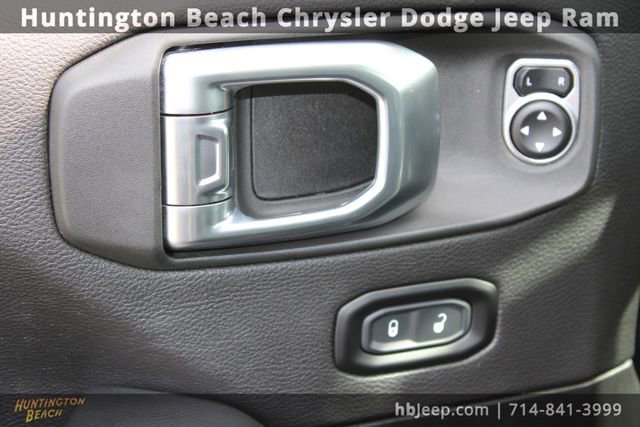Used 2023 Jeep Wrangler Unlimited Sahara image 15