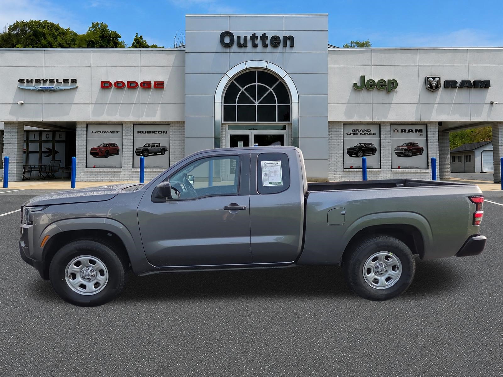 Used 2022 Nissan Frontier S RWD image 7