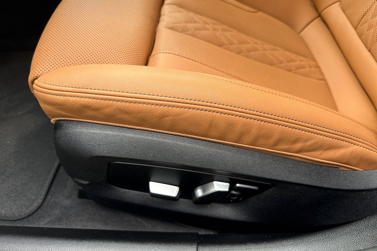 Certified 2023 BMW 540i w/ Premium Package image 14