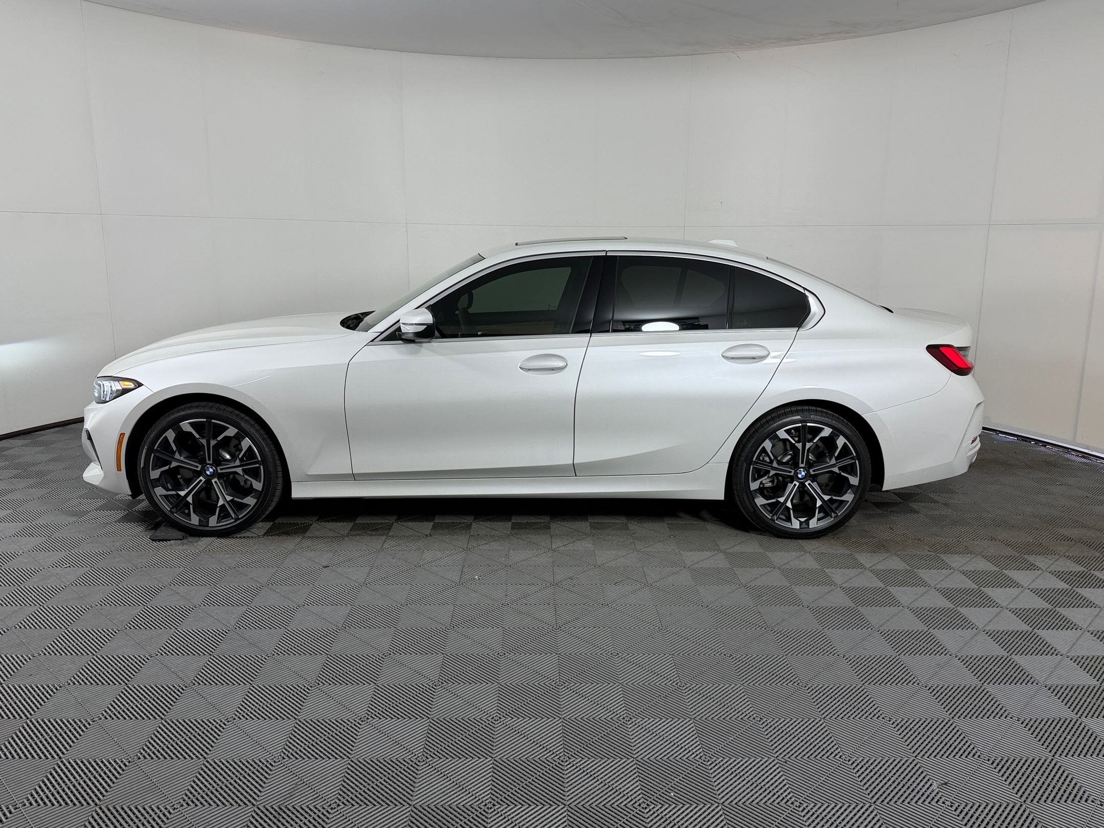 New 2026 BMW 330i Sedan w/ Convenience Package RWD image 2