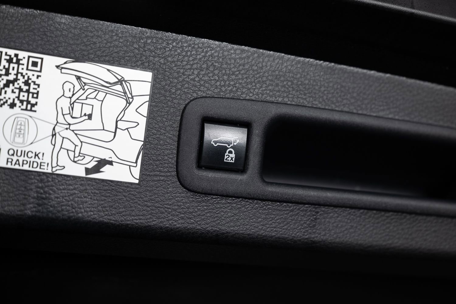 Used 2022 Toyota Sienna XSE image 23