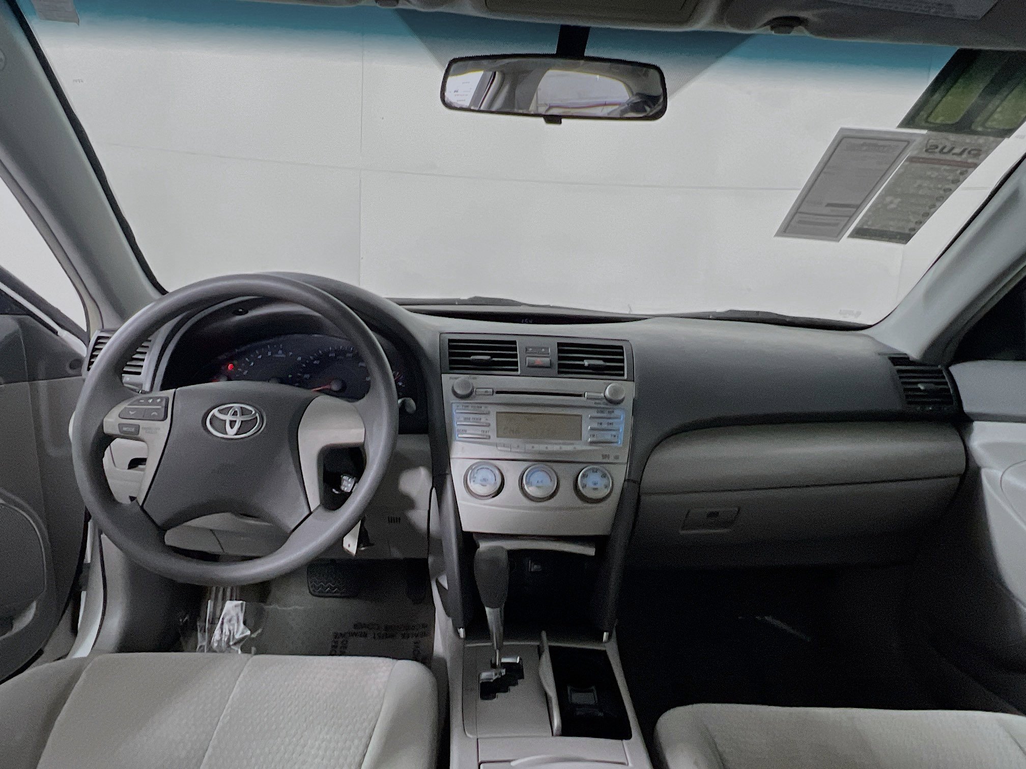 Used 2011 Toyota Camry LE image 28