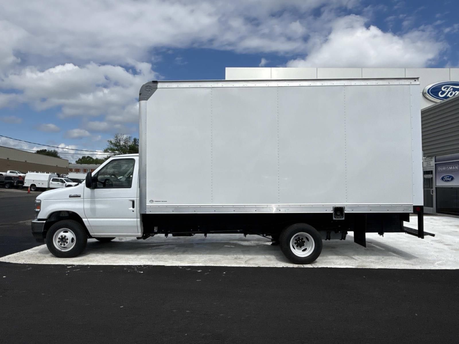 New 2027 Ford E-450 and Econoline 450 Super Duty w/ Power Equipment Group RWD image 6