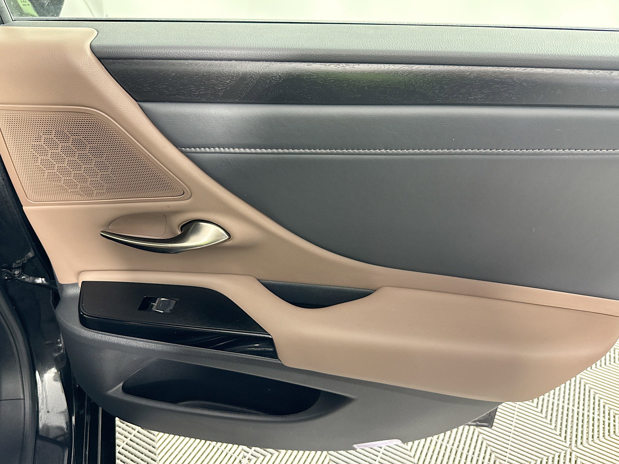 Used 2024 Lexus ES 350 w/ Premium Package image 27