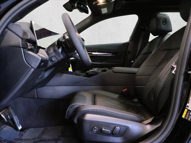 Used 2027 BMW 550e xDrive AWD/4WD image 4
