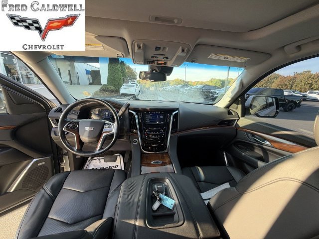Used 2017 Cadillac Escalade Luxury AWD/4WD image 26