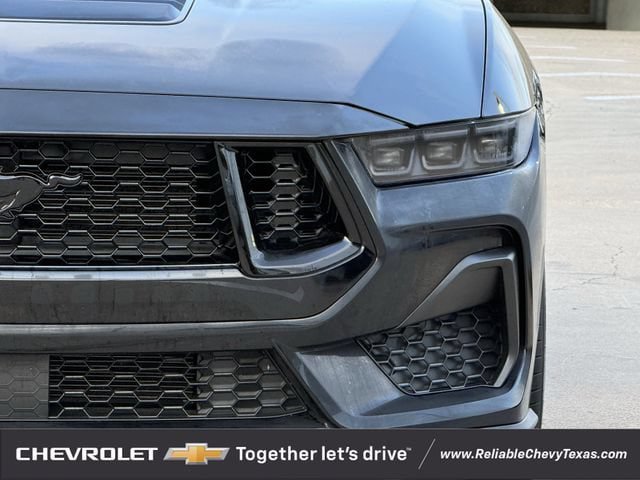 Used 2025 Ford Mustang GT RWD image 4