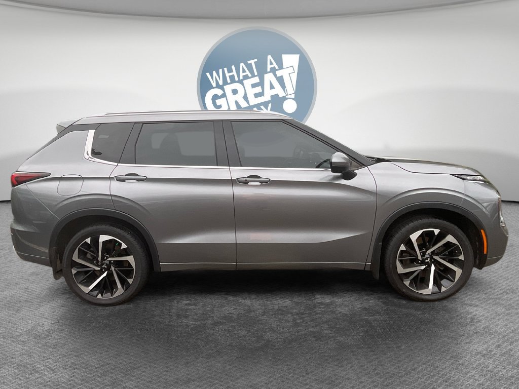 Used 2022 Mitsubishi Outlander SEL AWD/4WD image 2