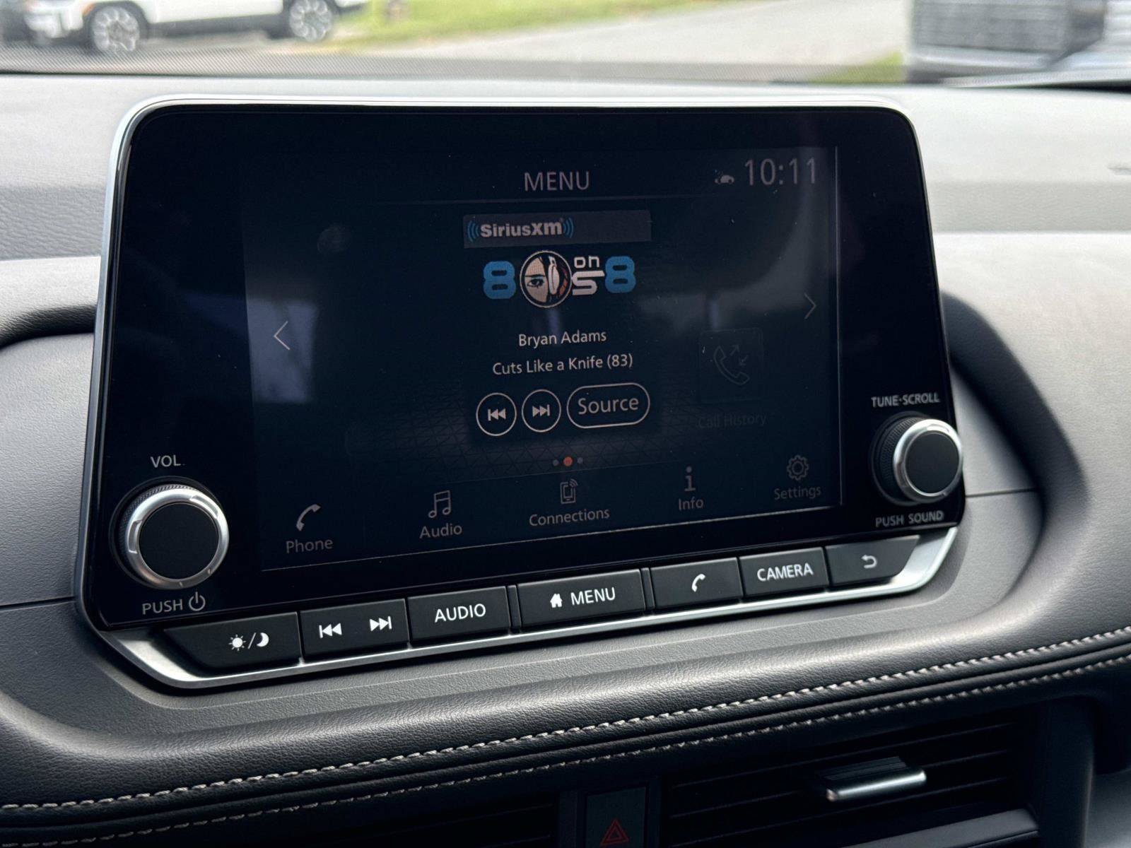 Used 2025 Nissan Rogue SV FWD image 4