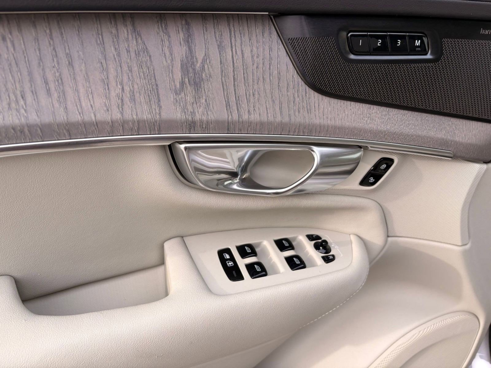 New 2026 Volvo XC90 T8 Ultra w/ Protection Package image 11