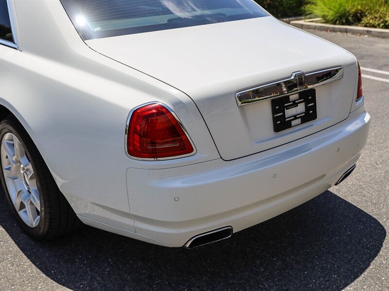 Used 2012 Rolls-Royce Ghost Extended Wheelbase RWD image 9