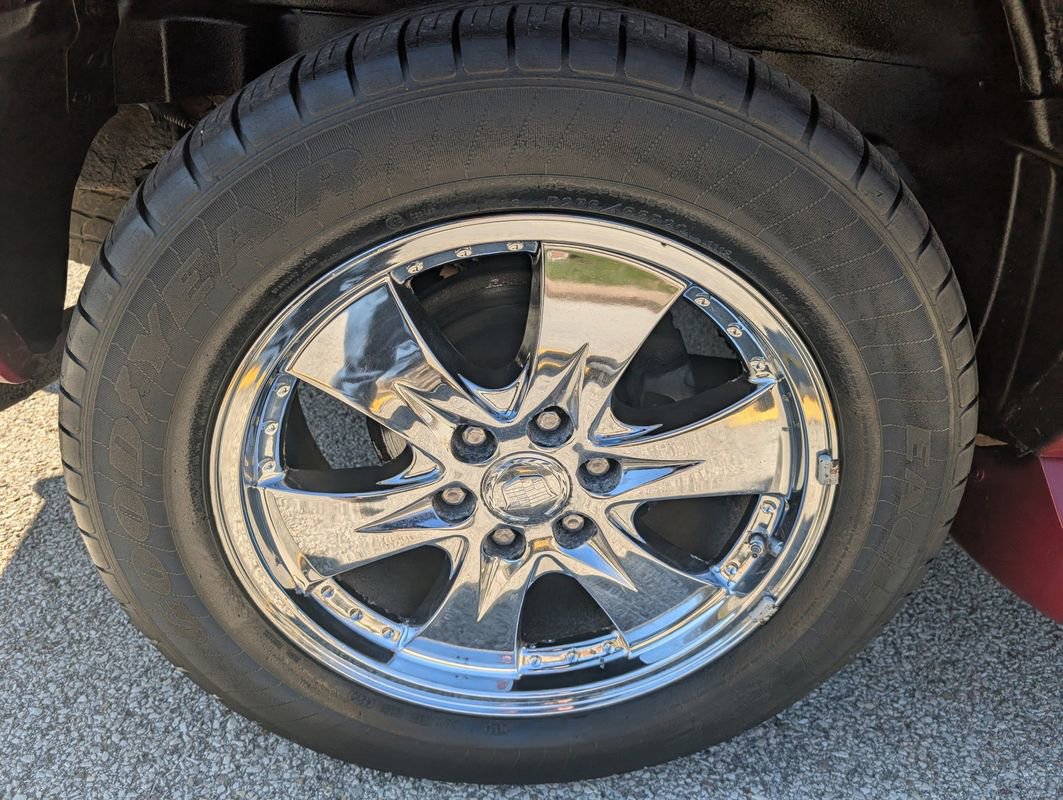 Used 2005 Cadillac Escalade EXT image 24