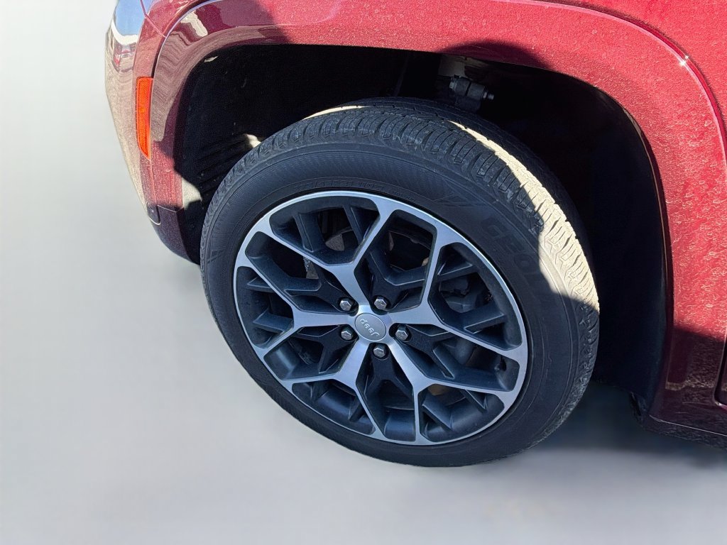 Used 2023 Jeep Grand Cherokee Summit AWD/4WD image 9