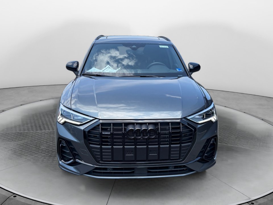 Used 2025 Audi Q3 2.0T Premium Plus w/ Premium Plus Package AWD/4WD image 2