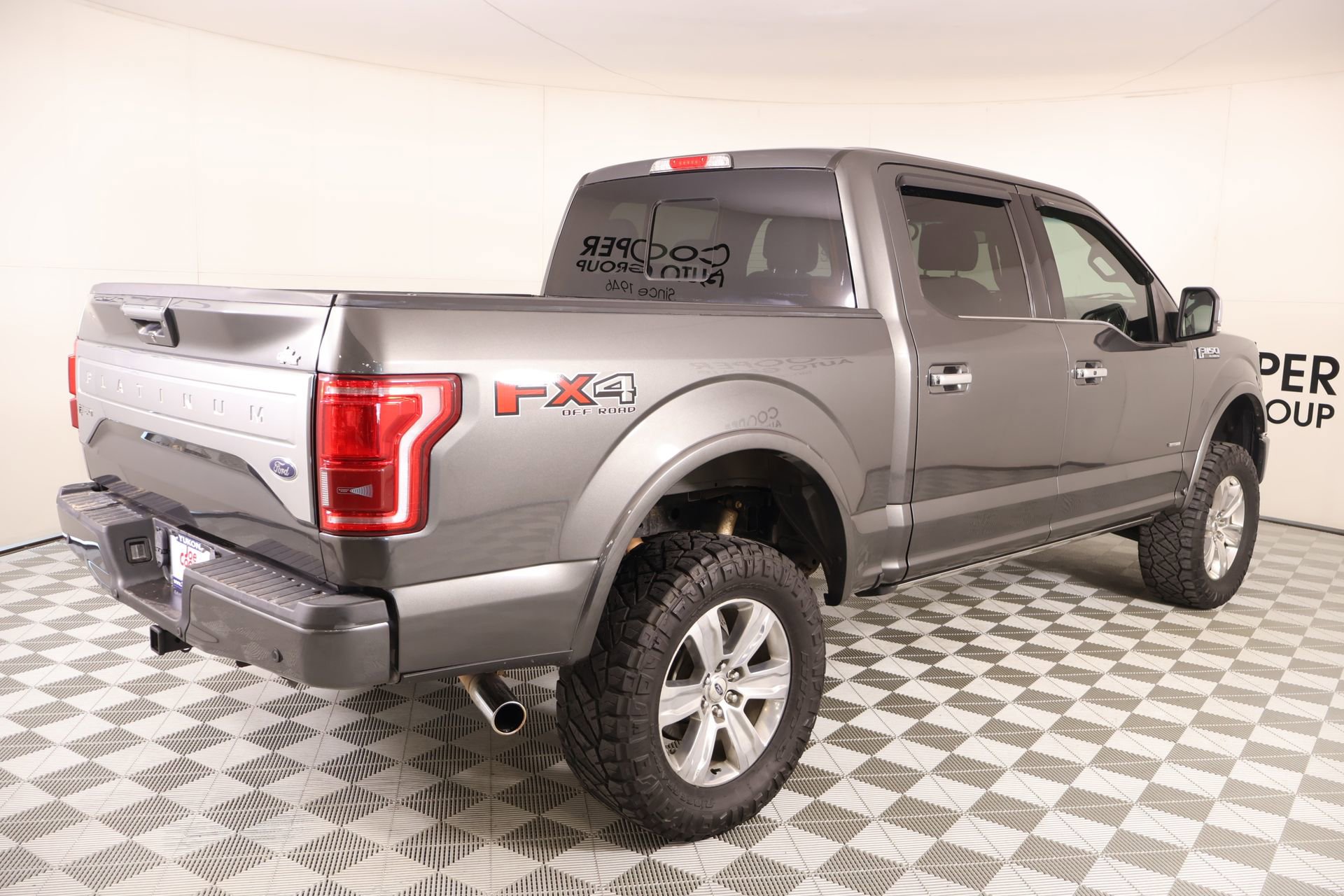 Used 2015 Ford F150 Platinum w/ Equipment Group 701A Luxury AWD/4WD image 24
