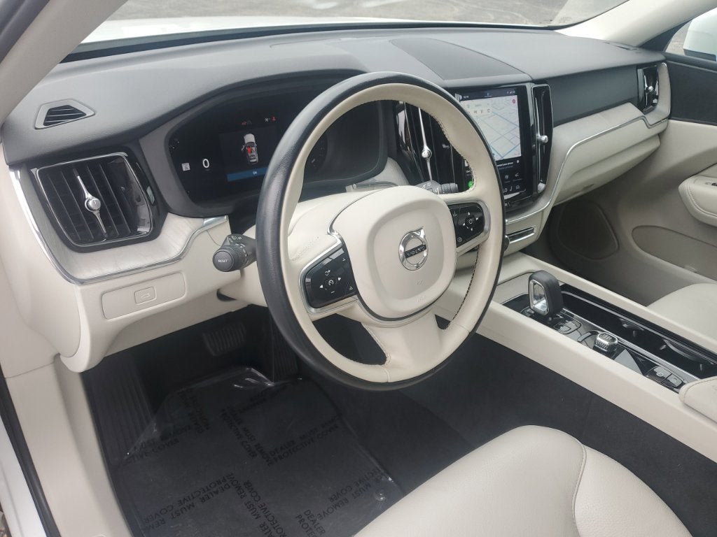 Used 2023 Volvo XC60 B5 Plus FWD image 15