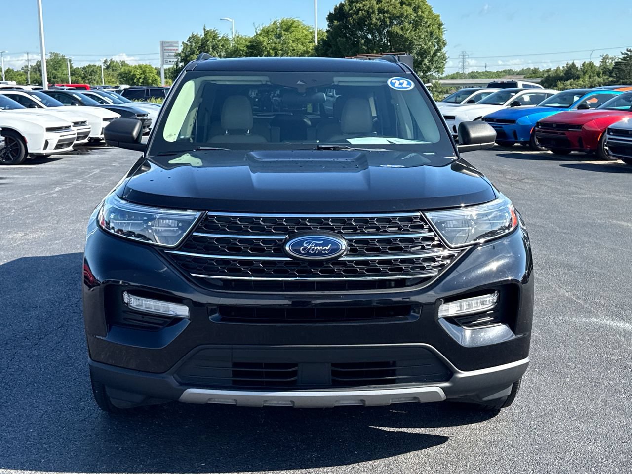 Used 2022 Ford Explorer XLT w/ Equipment Group 202A AWD/4WD image 8