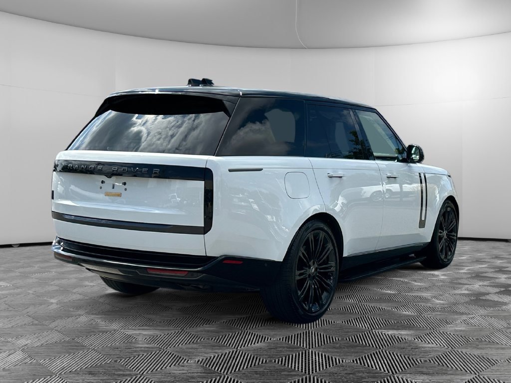 Used 2024 Land Rover Range Rover SE AWD/4WD image 6