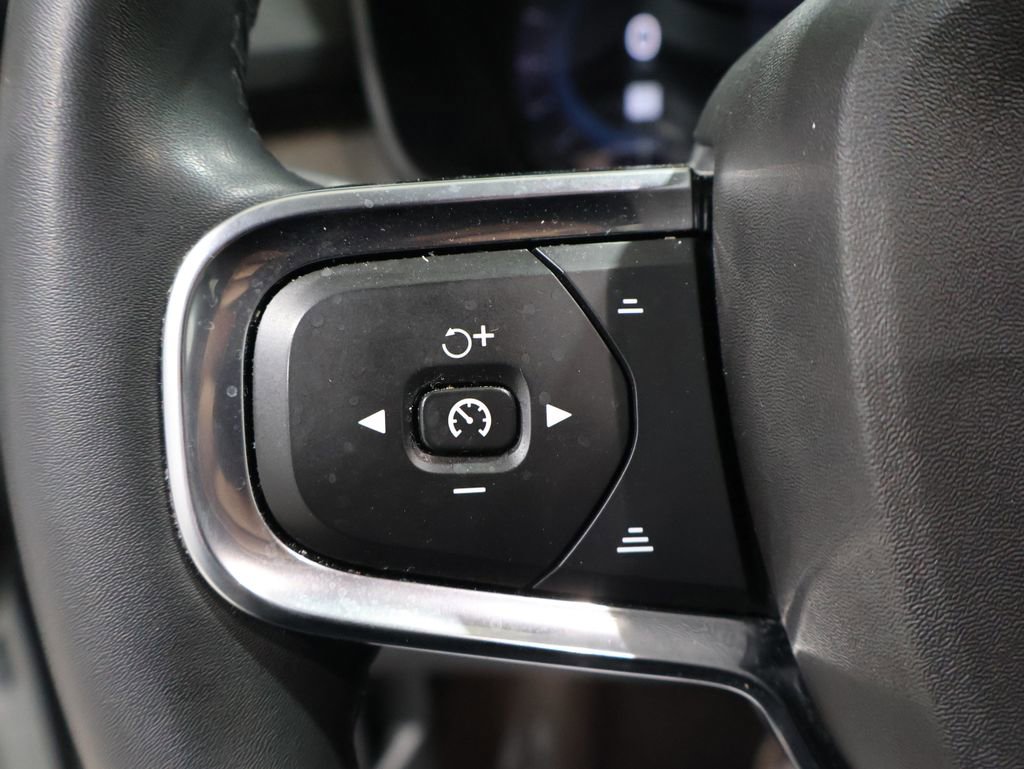 Used 2023 Volvo XC40 B5 Core image 36