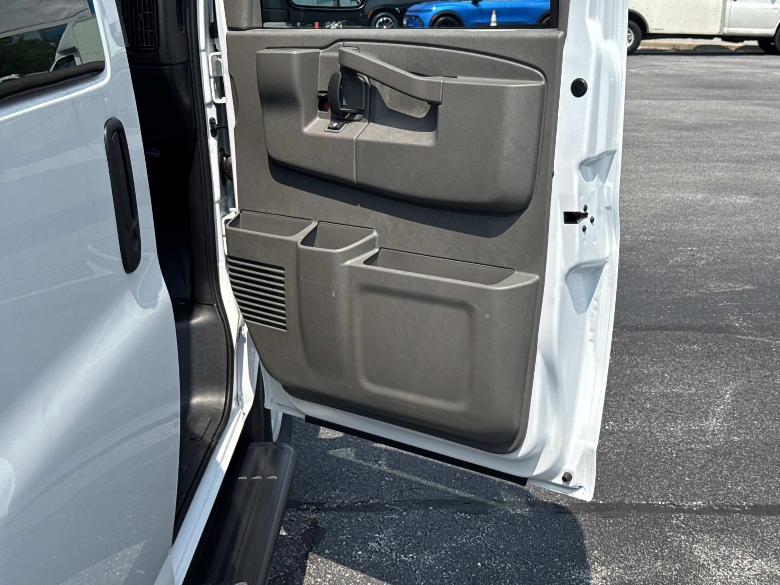 New 2026 Chevrolet Express 3500 LS w/ Chrome Appearance Package RWD image 10
