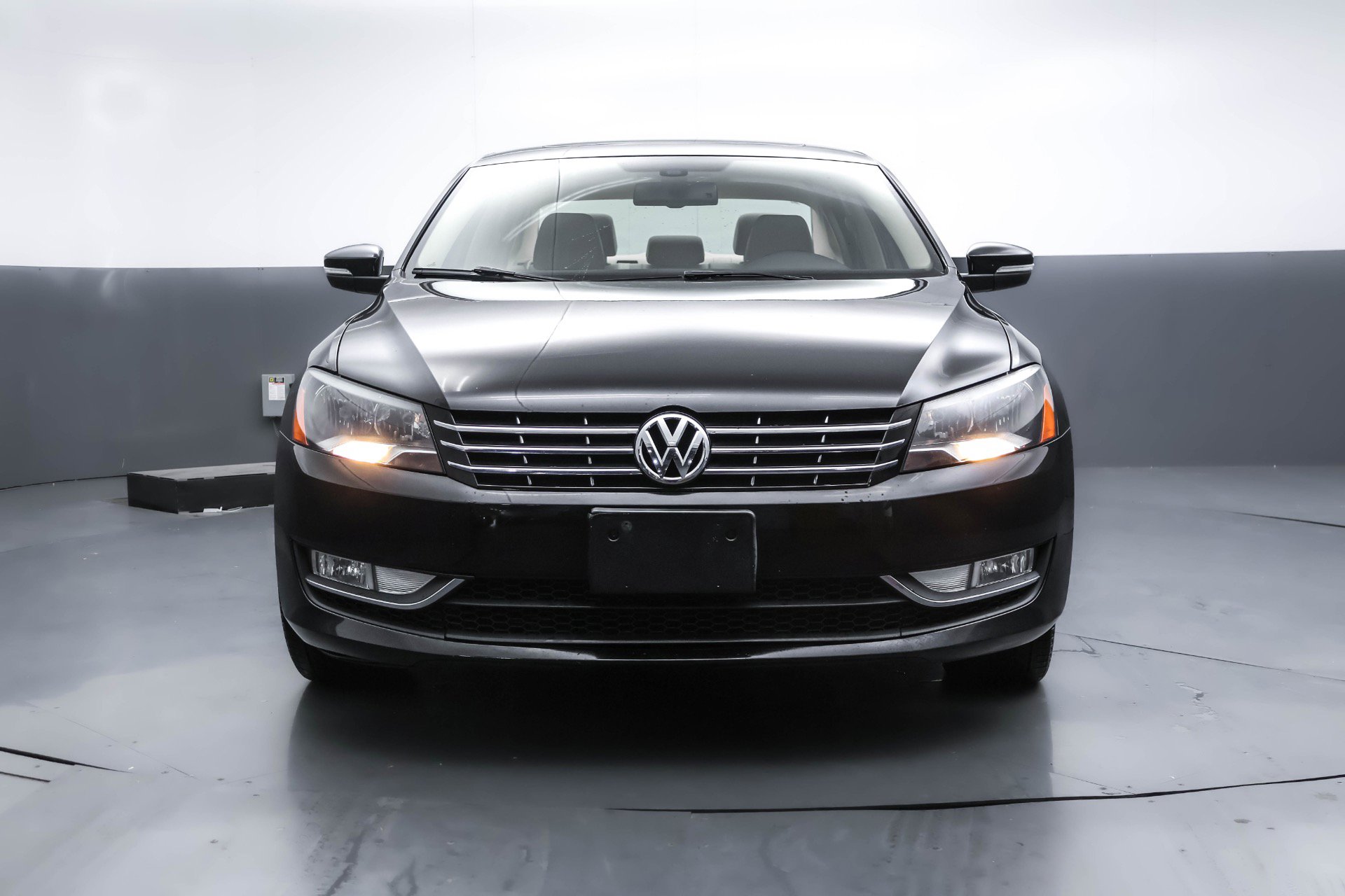 Used 2013 Volkswagen Passat TDI SEL Premium image 4