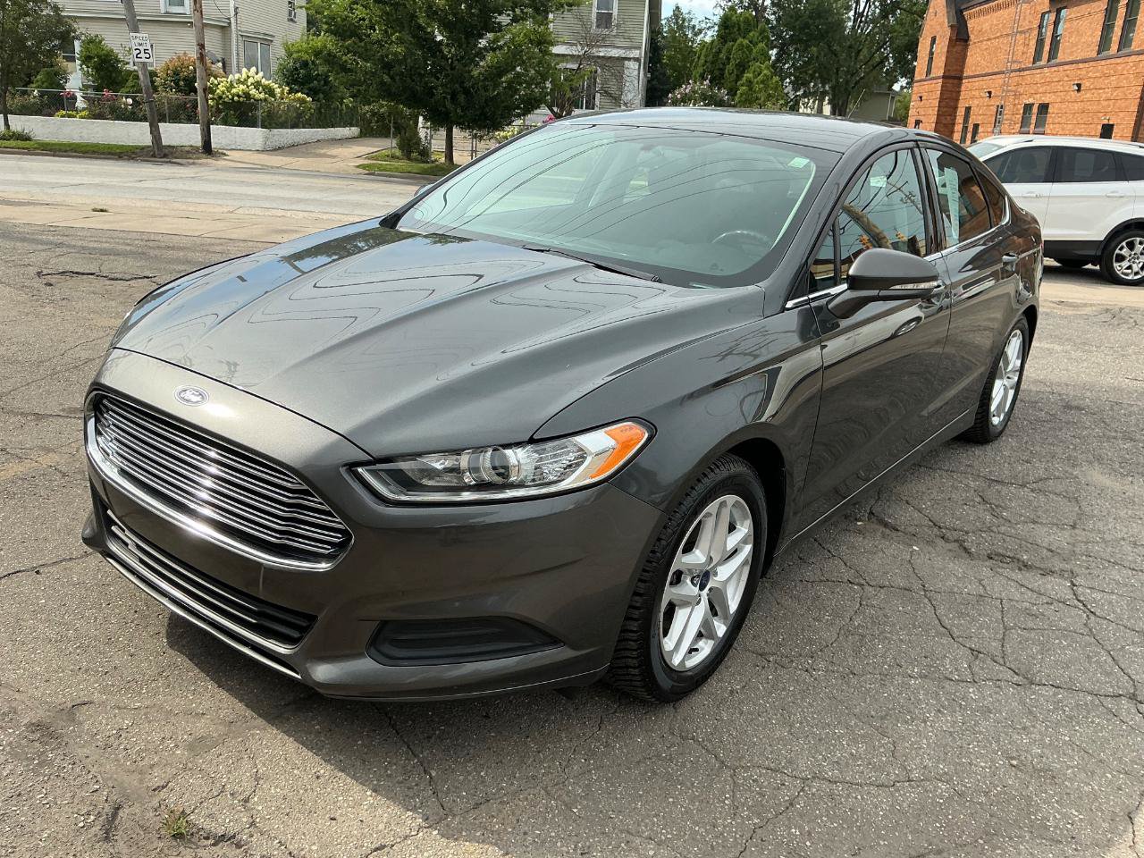 Used 2016 Ford Fusion SE FWD image 8