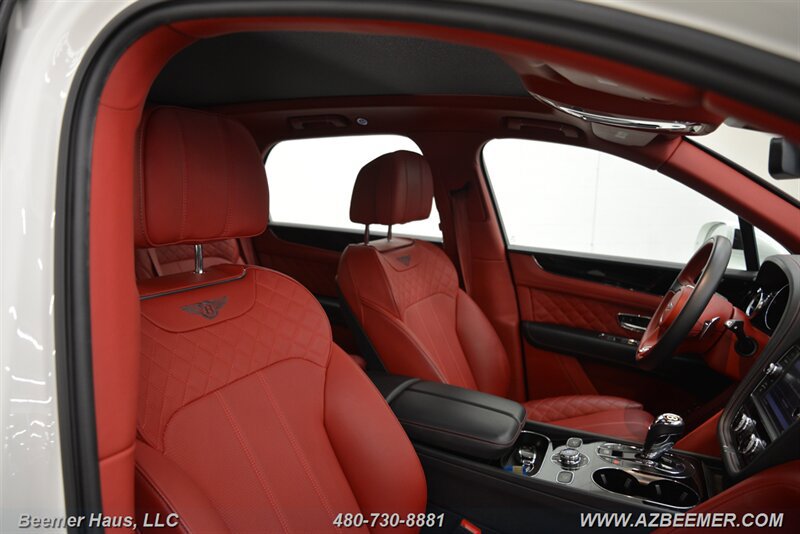 Used 2019 Bentley Bentayga AWD/4WD image 19