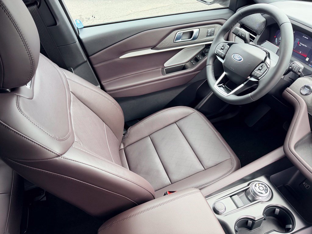 New 2027 Ford Explorer Platinum RWD image 9