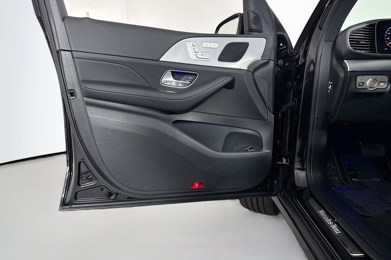 Certified 2025 Mercedes-Benz GLE 450e 4MATIC image 22