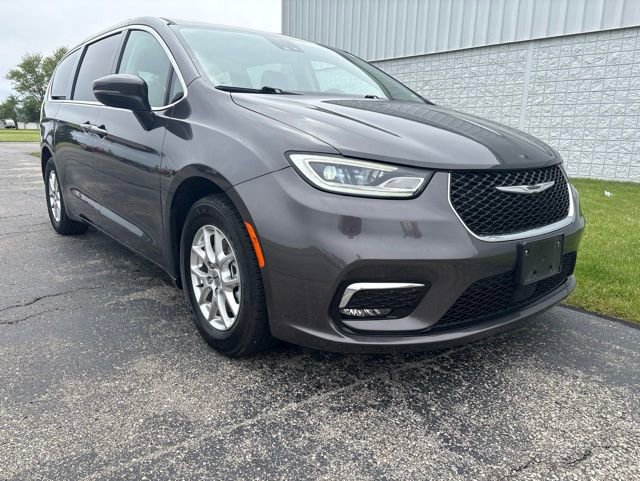 Used 2023 Chrysler Pacifica Touring-L