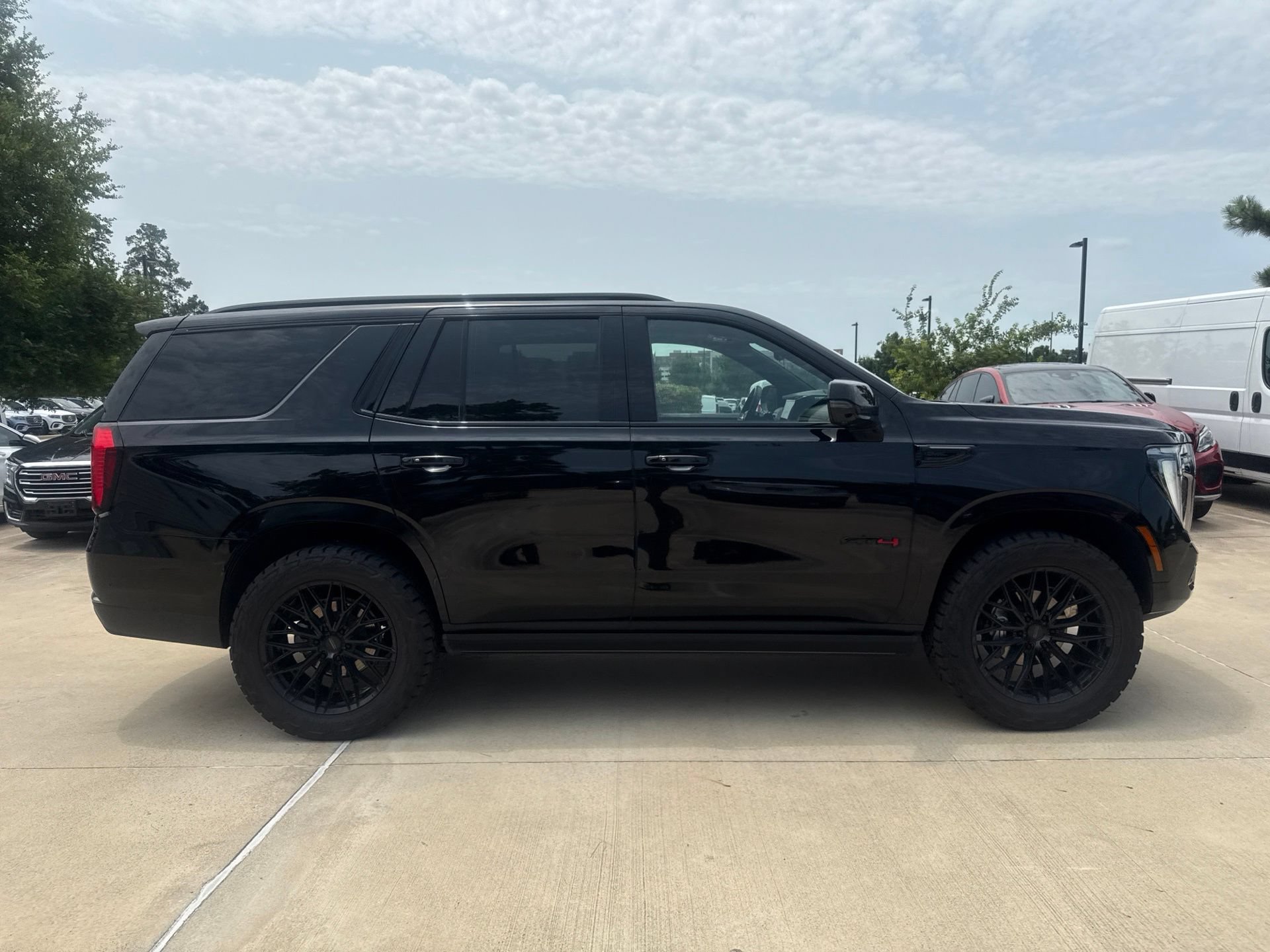 Used 2026 GMC Yukon AT4 Ultimate AWD/4WD image 3
